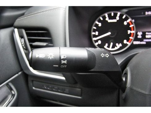 Used 2025 Nissan Rogue S FWD image 12