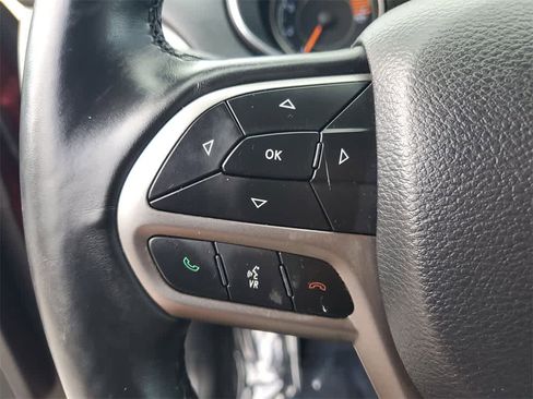 Used 2019 Jeep Cherokee Latitude Plus w/ Comfort/Convenience Group image 27