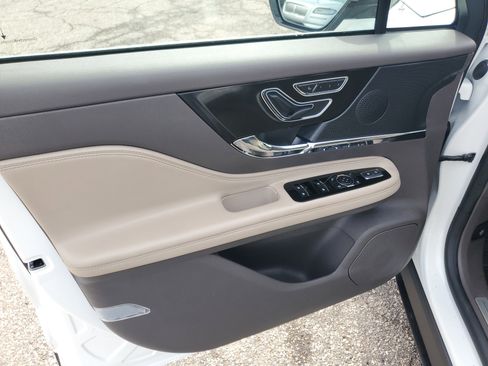 Certified 2023 Lincoln Corsair AWD w/ Equipment Group 101A image 10