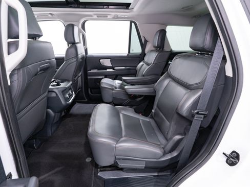 Used 2025 Ford Expedition Active AWD/4WD image 31