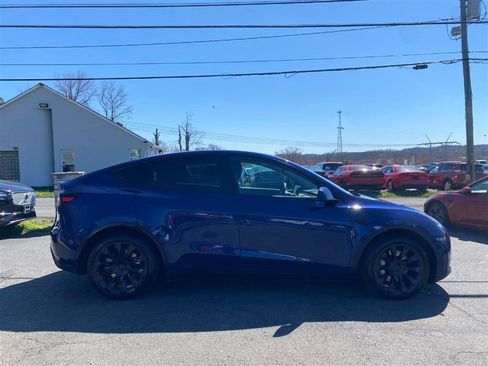 Used 2023 Tesla Model Y Long Range AWD/4WD image 6