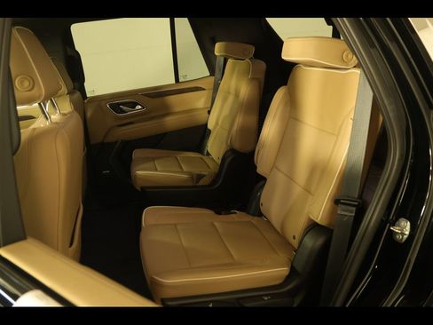 Used 2021 Chevrolet Tahoe Premier w/ Premium Package image 10