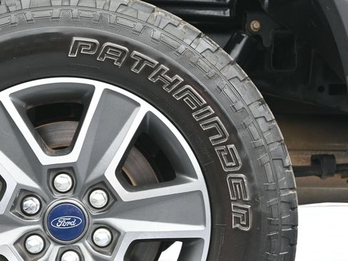 Used 2016 Ford F150 XLT w/ Equipment Group 302A Luxury AWD/4WD image 43