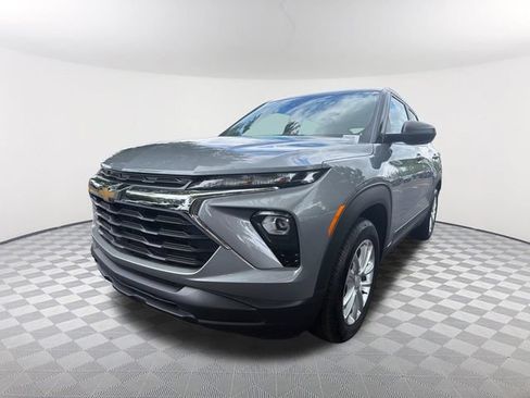 Used 2025 Chevrolet TrailBlazer LS FWD image 1