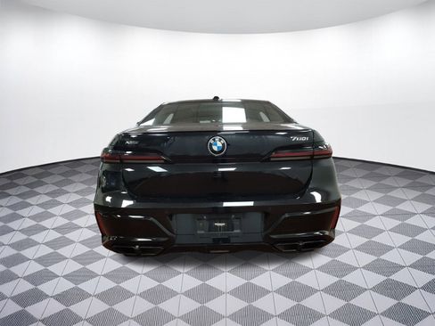 Used 2023 BMW 760i xDrive w/ Executive Package image 9