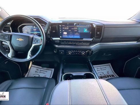 Used 2024 Chevrolet Silverado 2500 LTZ w/ LTZ Convenience Package image 15