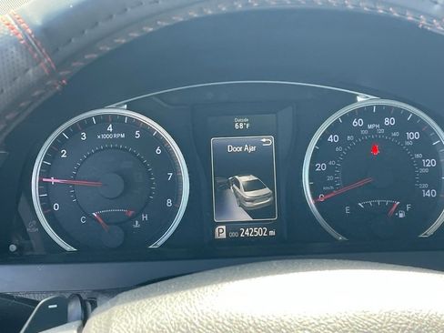 Used 2017 Toyota Camry SE image 8