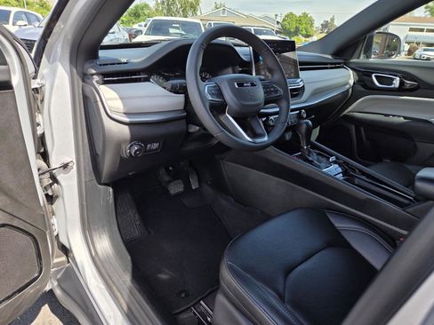 Used 2025 Jeep Compass Limited AWD/4WD image 11