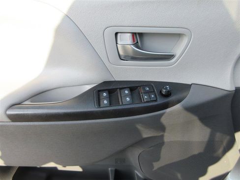 Used 2020 Toyota Sienna LE image 11