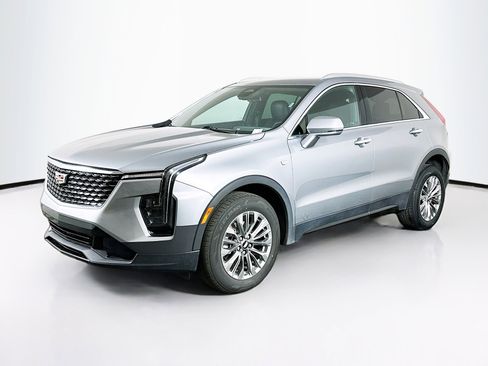 Used 2024 Cadillac XT4 Premium Luxury image 3