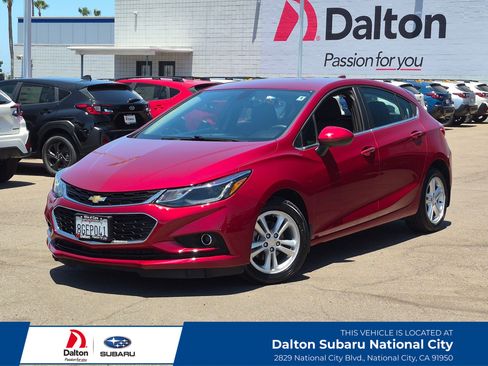 Used 2018 Chevrolet Cruze LT FWD image 1