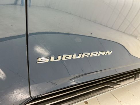 Used 2025 Chevrolet Suburban LT image 27