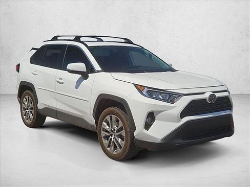 Used 2019 Toyota RAV4 XLE Premium FWD image 3