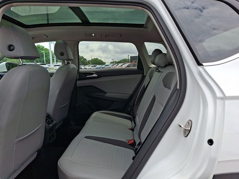 Used 2023 Volkswagen Taos SE w/ Panoramic Sunroof Package AWD/4WD image 10