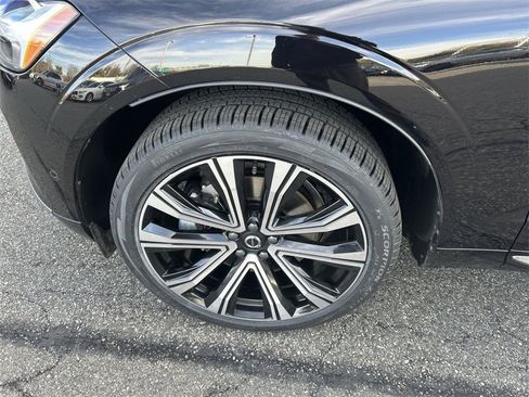 Certified 2023 Volvo XC60 B6 Ultimate w/ Climate Package image 10