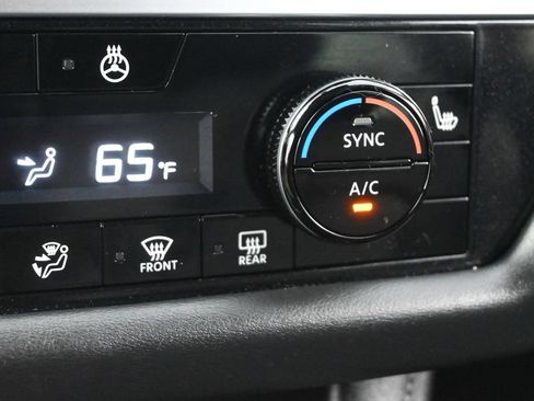 Used 2024 Nissan Pathfinder SL w/ SL Premium Package FWD image 13