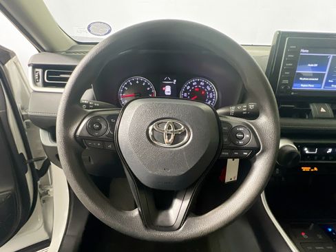 Used 2020 Toyota RAV4 LE FWD image 16