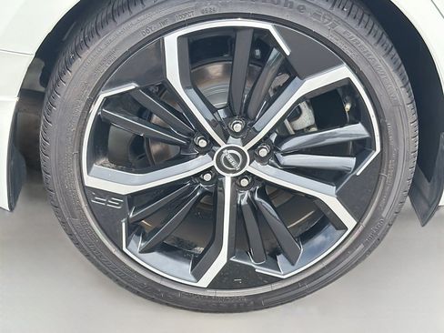 Used 2023 Nissan Altima 2.5 SR FWD image 9