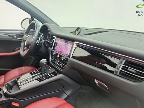 Used 2024 Porsche Macan AWD/4WD image 20