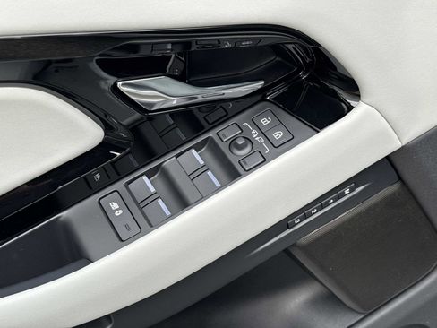 New 2026 Land Rover Range Rover Evoque S image 20