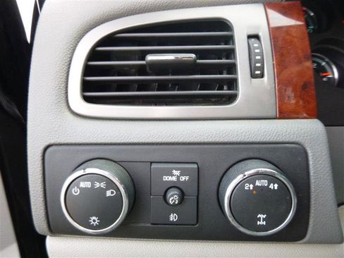 Used 2012 Chevrolet Suburban LT image 16