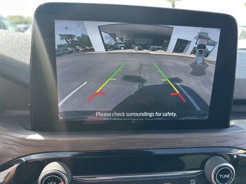 Used 2020 Ford Escape Titanium FWD image 4