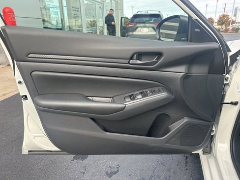 Used 2025 Nissan Altima 2.5 S image 14