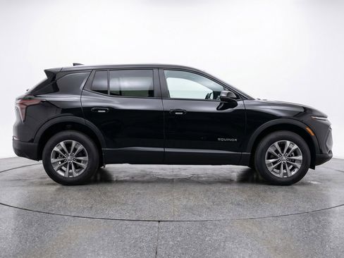 Used 2025 Chevrolet Equinox LT FWD image 11