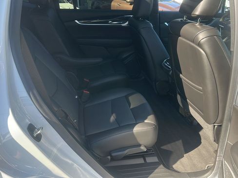 Used 2022 Cadillac XT6 Premium Luxury w/ Technology Package AWD/4WD image 11