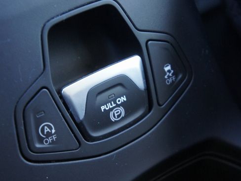 Used 2023 Jeep Renegade Trailhawk image 19