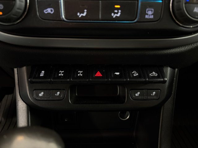 Used 2022 Chevrolet Colorado ZR2 w/ Colorado ZR2 Bison Edition AWD/4WD image 31