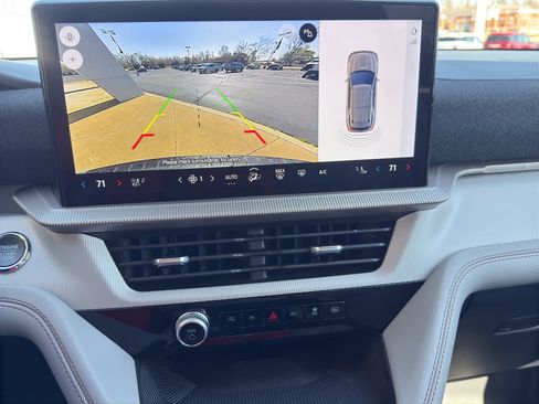 Used 2025 Ford Explorer Active w/ Active Comfort Package image 19