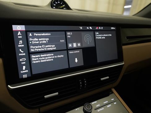 Certified 2021 Porsche Cayenne E-Hybrid AWD/4WD image 23