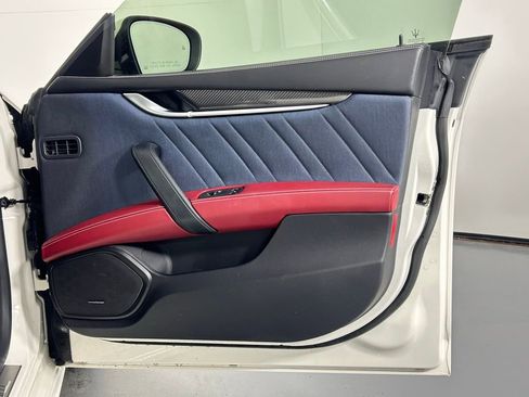 Used 2018 Maserati Ghibli S GranLusso image 9