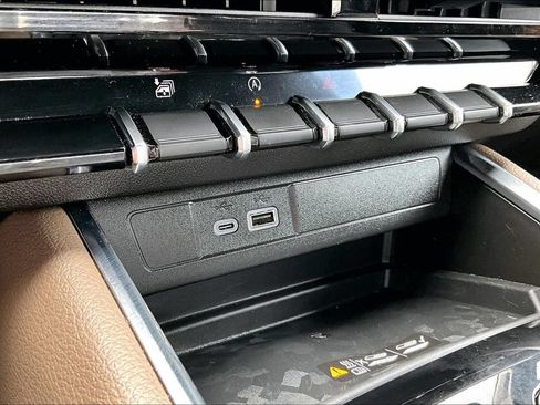 Used 2025 GMC Canyon Denali AWD/4WD image 16