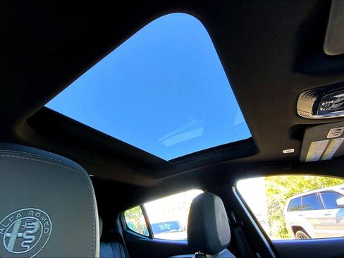 Used 2024 Alfa Romeo Tonale Veloce image 13