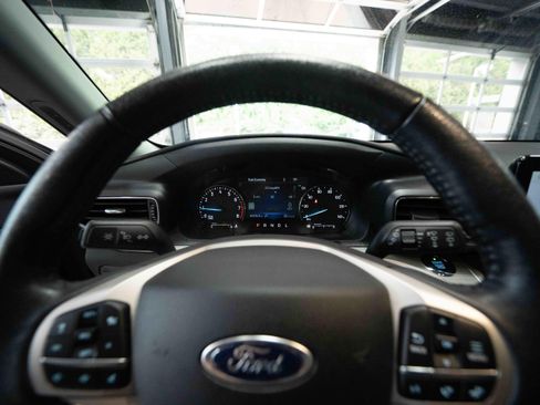 Used 2021 Ford Explorer XLT w/ Equipment Group 202A AWD/4WD image 15