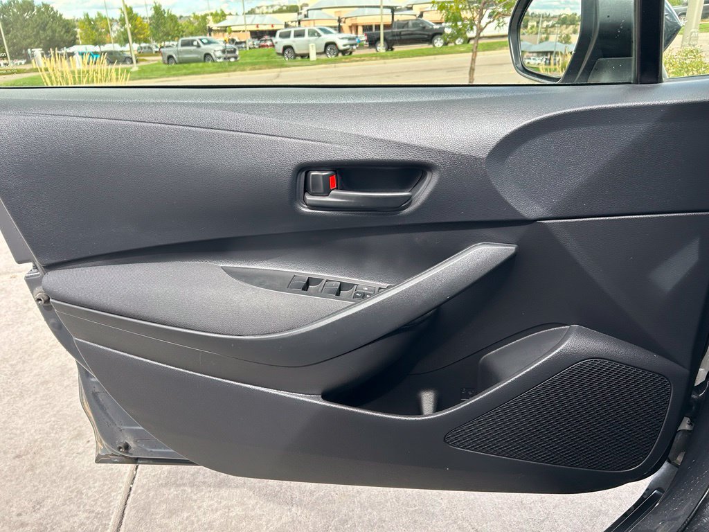 Used 2025 Toyota Corolla LE FWD image 9