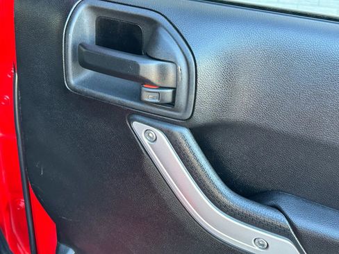 Used 2014 Jeep Wrangler Unlimited Rubicon w/ Connectivity Group image 25