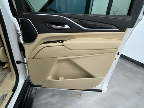 Used 2021 Cadillac Escalade ESV Premium Luxury AWD/4WD image 48