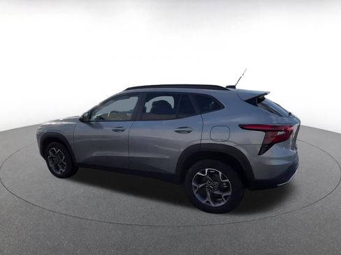 Used 2025 Chevrolet Trax LT image 17