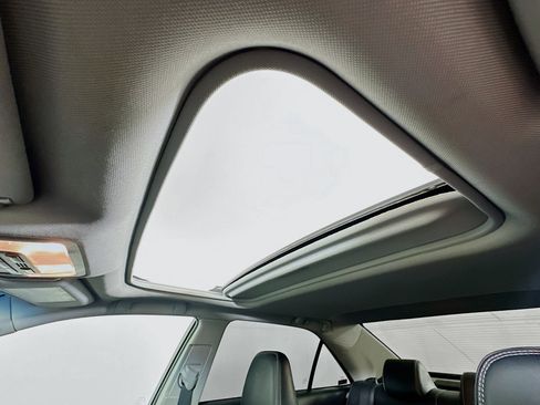 Used 2017 Toyota Camry XLE w/ Moonroof Package FWD image 32