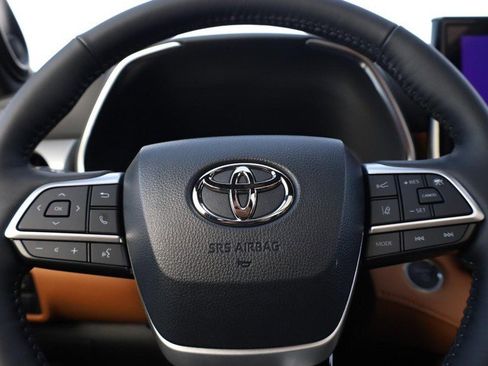 New 2026 Toyota Highlander Platinum image 13