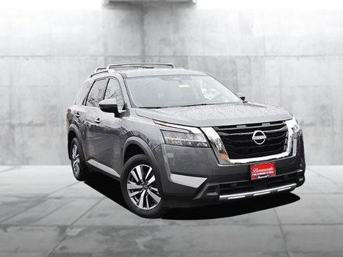Certified 2024 Nissan Pathfinder SL image 2