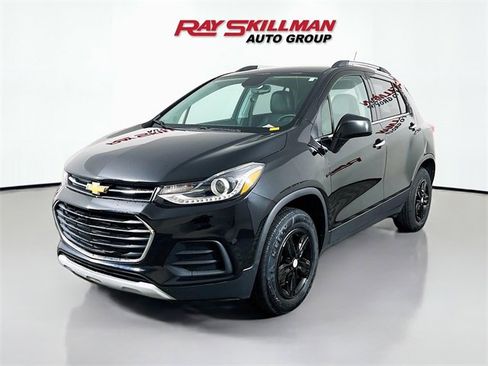 Used 2020 Chevrolet Trax LT w/ LT Convenience Package image 3
