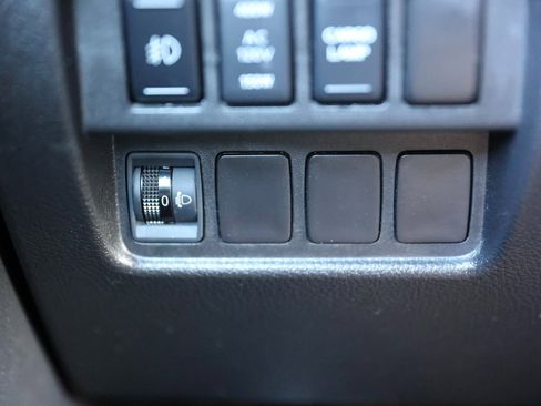 Used 2017 Nissan Titan SL image 40