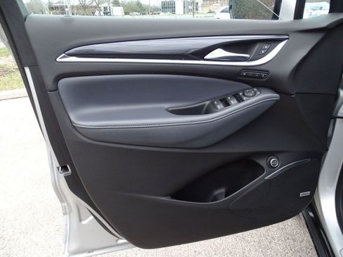 Used 2022 Buick Enclave Premium image 25