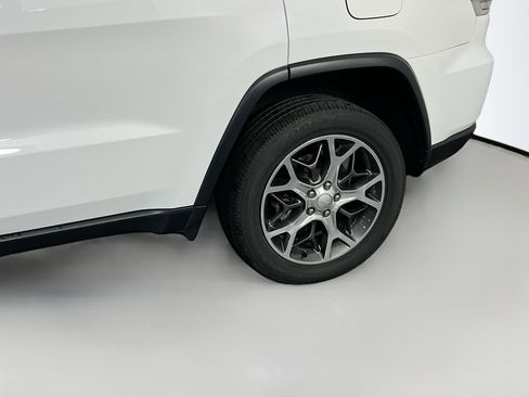 Used 2022 Jeep Grand Cherokee Limited image 30