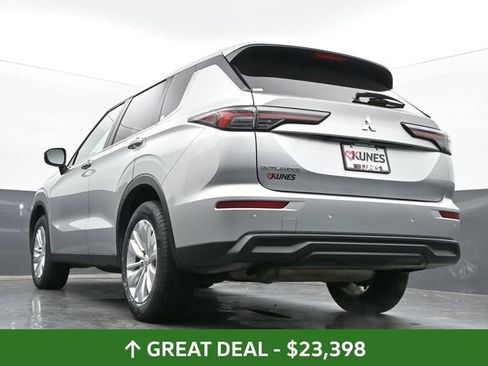 Used 2025 Mitsubishi Outlander ES image 49