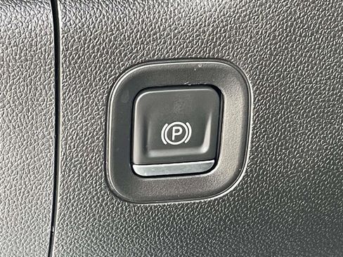 Used 2019 Chevrolet Silverado 1500 Custom w/ Custom Value Package image 19